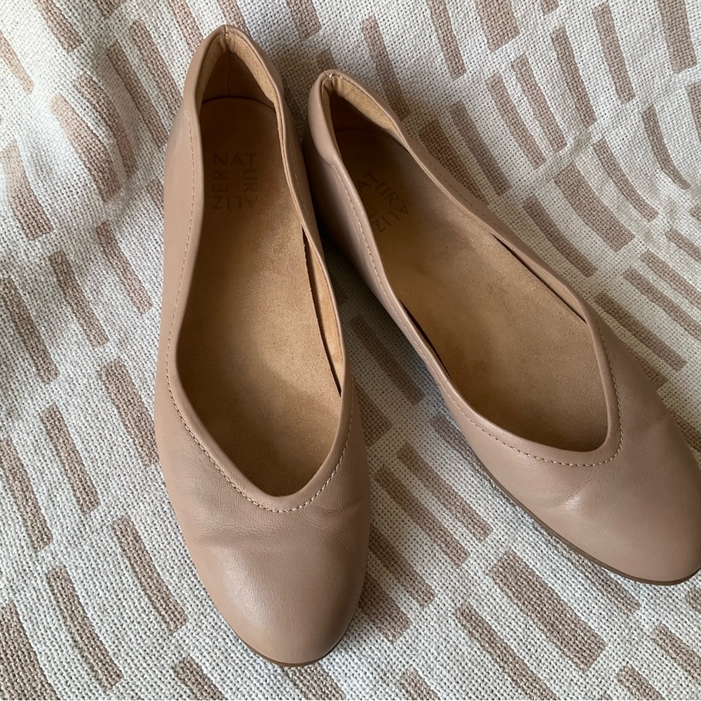 Naturalizer Beige Leather Loafers